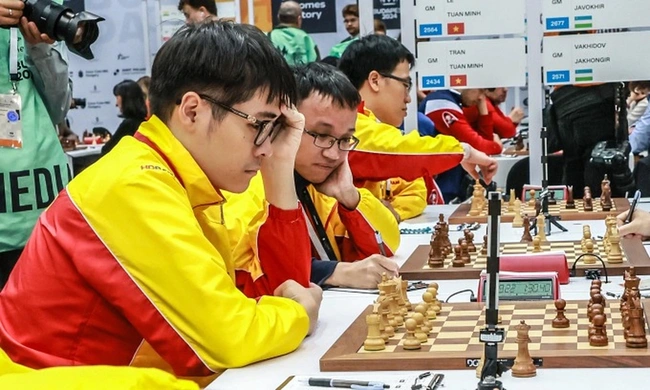 Nguyễn Ngọc Trường Sơn tỏa sáng, cờ vua Việt Nam đánh bại nhà vô địch Olympiad, toàn thắng cả 4 trận - Ảnh 1.