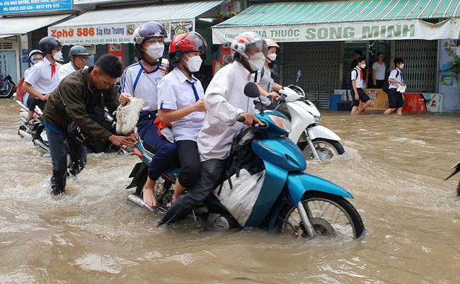 Ứng phó với bão số 3: Các địa phương cho học sinh nghỉ học, kiểm tra nơi xung yếu - Ảnh 1.