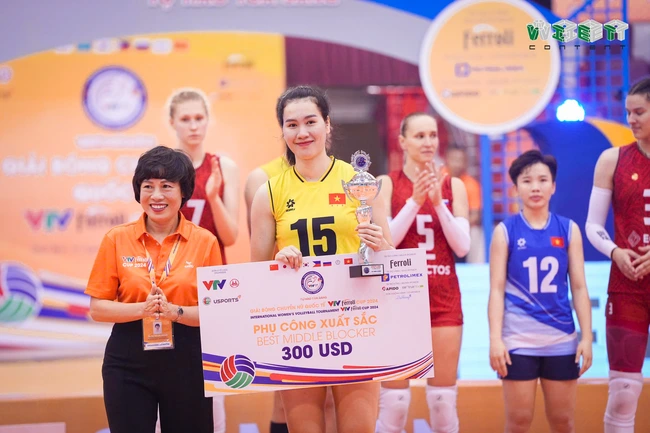 Nguyễn Thị Trinh được bầu chọn là "Phụ công xuất sắc nhất" VTV Cup 2024