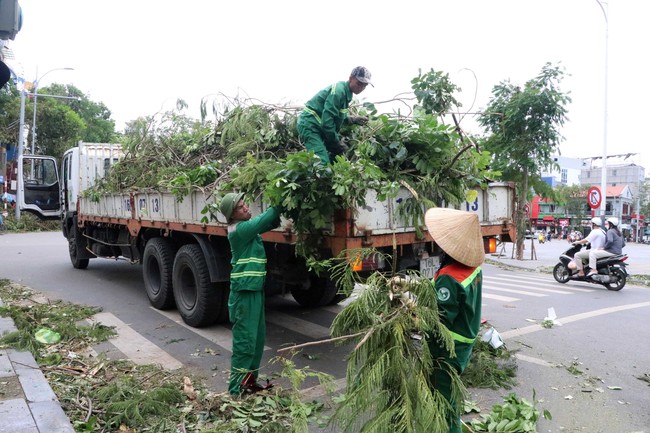 Thắm tình quân dân trong siêu bão Yagi - Ảnh 2.