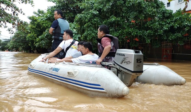 Nước lũ dâng cao, trên 12.000 hộ dân ở thành phố Yên Bái phải di dời  - Ảnh 2.