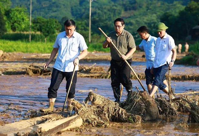 Tình dân tộc, nghĩa đồng bào - "sức mạnh mềm" vượt bão, lũ - Ảnh 2.